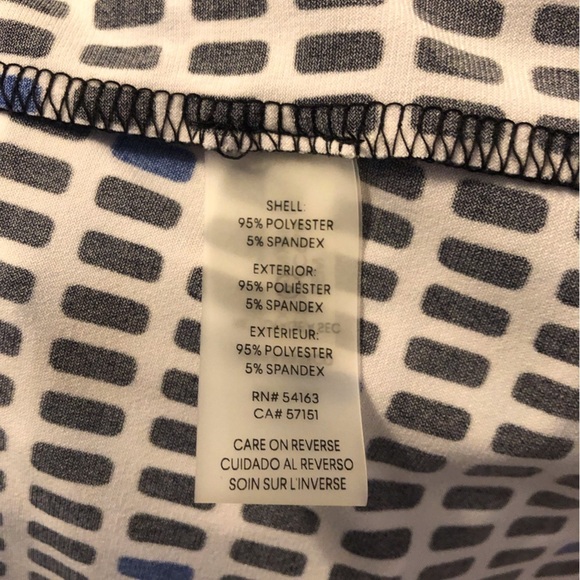 Calvin Klein 1X Black Blue White Pin Tucked Geometric Sleeveless Top Button Back - Picture 5 of 5